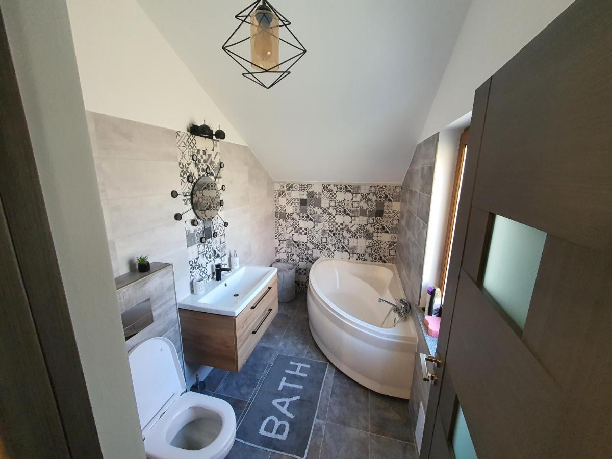Comfort Home Apartment 3 Petroşani Esterno foto